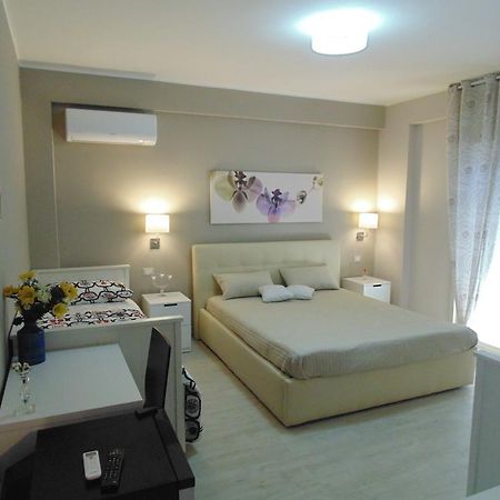 Attico Del Sole Bed and Breakfast Rometta Marea Exterior foto
