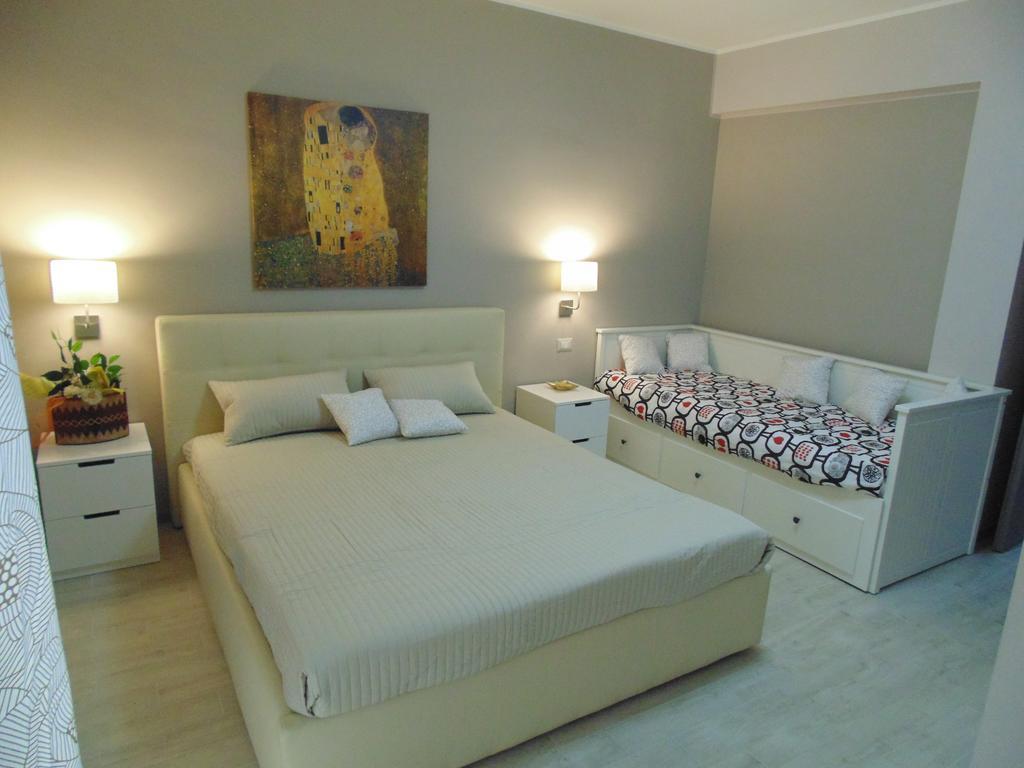 Attico Del Sole Bed and Breakfast Rometta Marea Exterior foto
