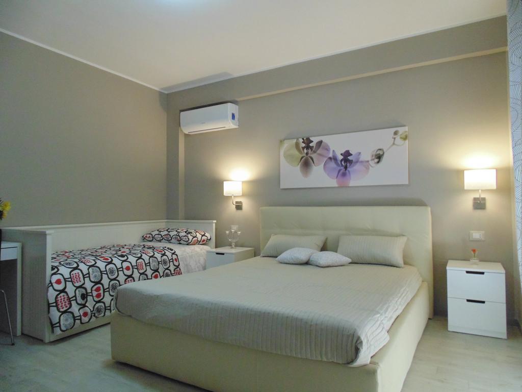 Attico Del Sole Bed and Breakfast Rometta Marea Habitación foto