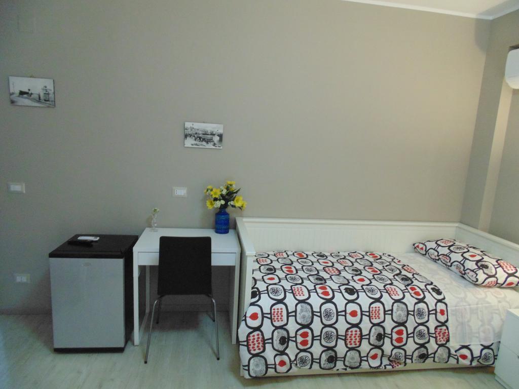 Attico Del Sole Bed and Breakfast Rometta Marea Habitación foto