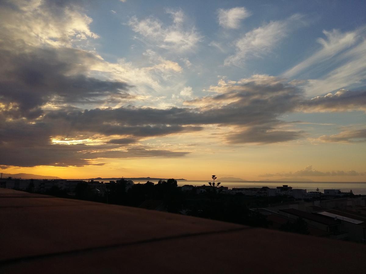 Attico Del Sole Bed and Breakfast Rometta Marea Exterior foto